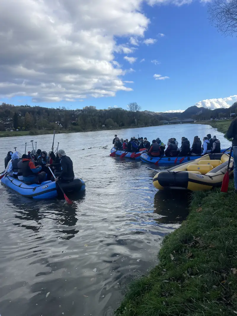 Grupa na spływie Dunajcem - co zabrać na kajak